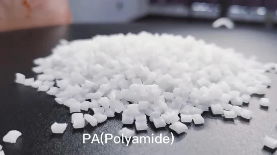Particelle di plastica rinforzata con fibra di nylon di qualità per iniezione.  PA6 rinforzato con fibra, modificato al 30%.